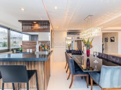 Belíssimo e sofisticado apartamento com 141 m², 3 suítes localizado no charmoso bairro Mont' Serrat para Comprar