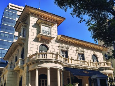 Apartamento com 131m², 3 dormitórios, 3 suítes, 2 vagas no bairro Moinhos de Vento em Porto Alegre para Comprar
